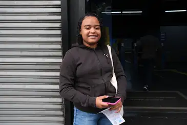 Fernando Frazão/Agência Brasil Rio de Janeiro (RJ), 09/11/2025 – A candidata Graziele Silva dos Santos ao terminar as provas do Exame Nacional do Ensino Médio (Enem), na Universidade Estácio, na Tijuca. Foto: Fernando Frazão/Agência Brasil