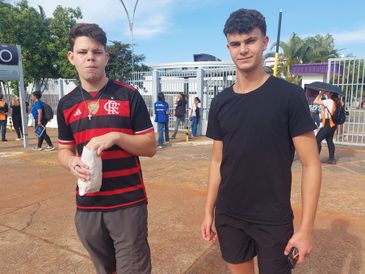 Daniella Almeida/Agência Brasil Brasília (DF) 16/11/2025 – Os irmãos Felipe e Bruno Turazzi, de 16 e 17 anos, fizeram o Enem na condição de treineiro em 2025 para adquirir experiência.
Foto: Daniella Almeida/Agência Brasil