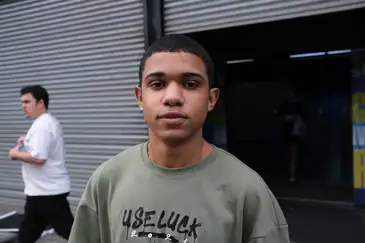 Fernando Frazão/Agência Brasil Rio de Janeiro (RJ), 09/11/2025 – Diego Jeferson Souza Nascimento, primeiro candidato a terminar as provas do Exame Nacional do Ensino Médio (Enem), na Universidade Estácio, na Tijuca. Foto: Fernando Frazão/Agência Brasil