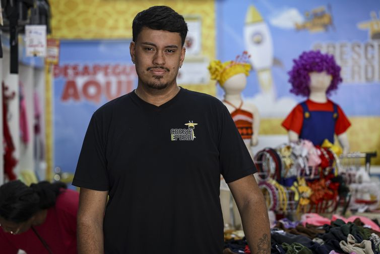 Brasília (DF), 30/01/2026 - O gerente de loja Pedro Henrique Mendonça Marques fala sobre a isenção no Imposto de Renda para quem ganha até 5mil reais.Foto: Marcelo Camargo/Agência Brasil