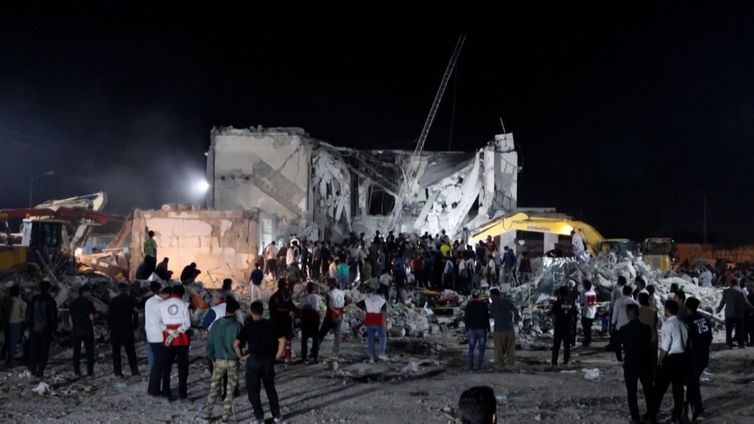 01/03/2026 - Dezenas mortos em ataque israelense à escola do Irã, segundo relatos da mídia estatal. Foto: Frame/Reuters - Proibido Reprodução