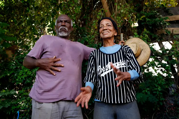Rio de Janeiro (RJ), 26/03/2026 - Tio Dadá e Tia Vera, cuidadores da horta comunitária do programa Hortas Cariocas, no Salgueiro. Hortas agroecológicas e ancestrais no Morro do Salgueiro, zona norte da cidade. Foto: Tânia Rêgo/Agência Brasil