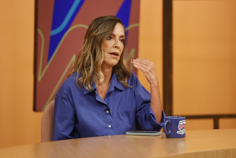 Rio de Janeiro (RJ), 05/03/2026 – A professora Tatiana Sampaio fala sobre as pesquisas com a polilaminina, substância em testes para o tratamento de lesões medulares, no programa Sem Censura, da TV Brasil. Foto: Fernando Frazão/Agência Brasil