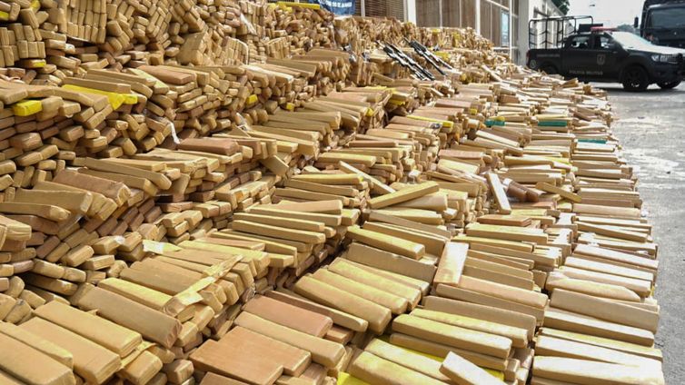 08/04/2026 - Polícia Militar apreende 48 toneladas de Drogas no Complexo da Maré. Foto: PMERJ/Divulgação