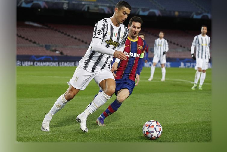 Cristiano Ronaldo e Lionel Messi durante partida Juventus x Barcelona